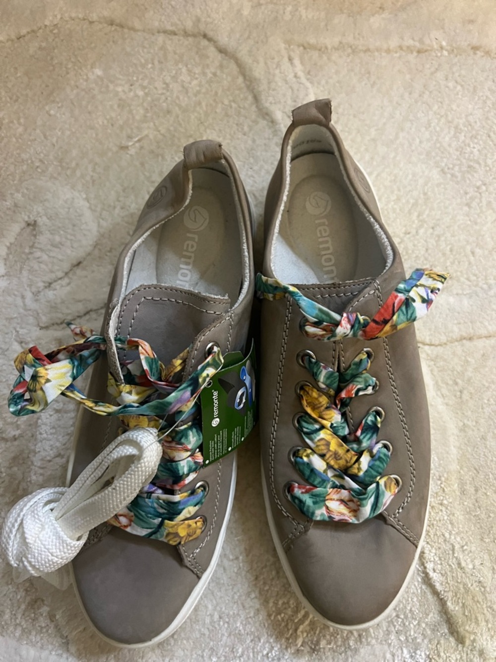 Remonte Taupe Sneakers with Floral Multicolor Laces